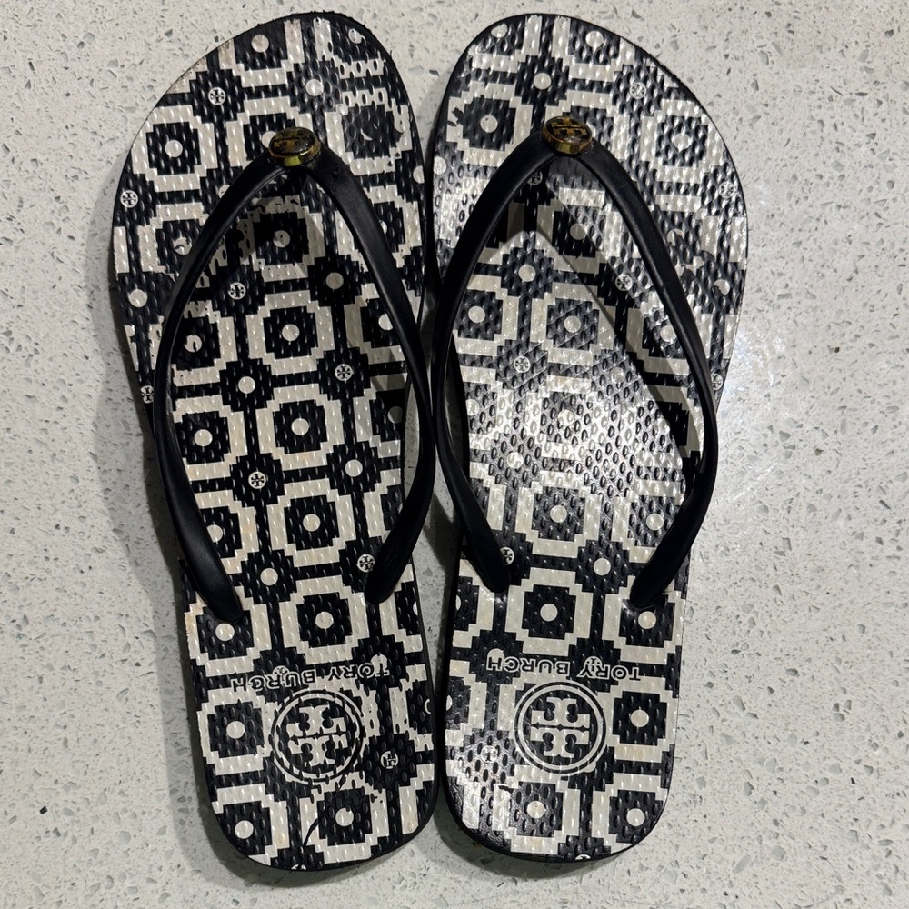 Tory Burch Monochrome Geometric Flip Flops